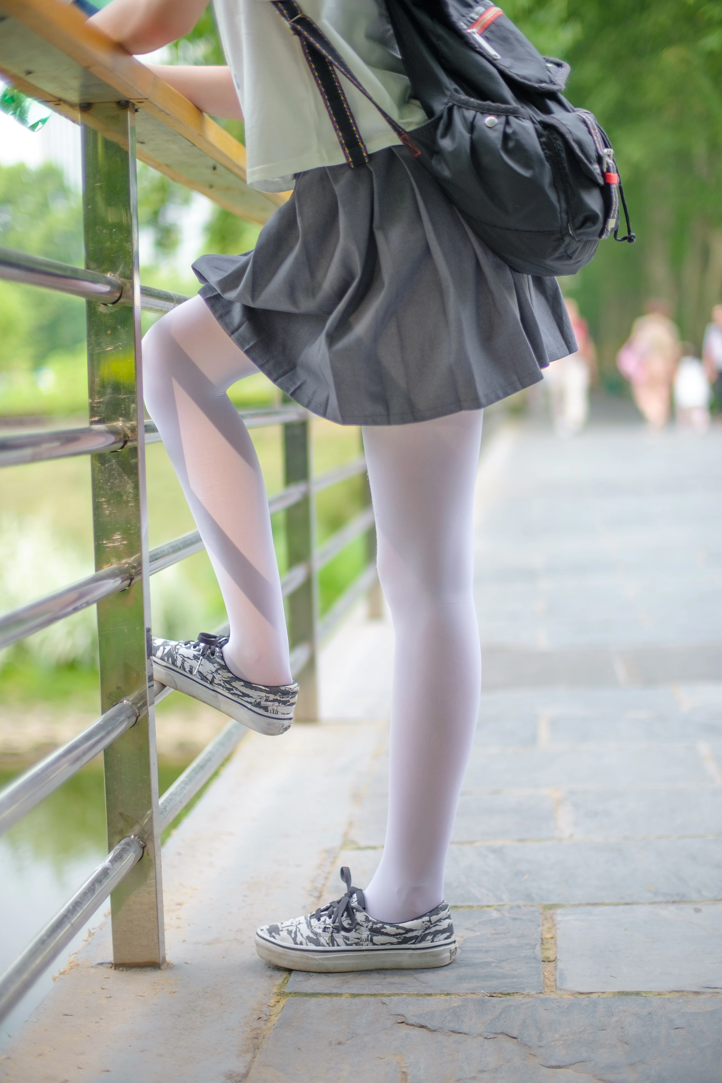 森萝财团 [R15-014] 白丝妹妹游园 [99P]插图8
